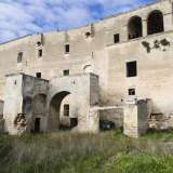 La masseria  in tutto il suo spettrale splendore vista dal cortile interno